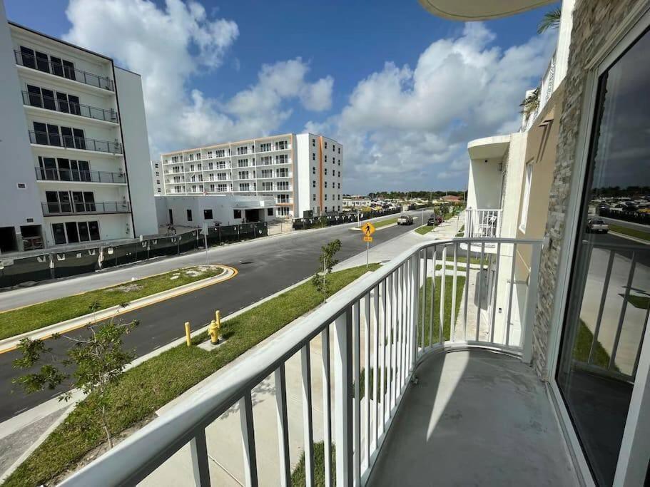 Vacay Spot Experience Luna Sky! 65" Tv Bar, Bbq, Shower Massage Jets, Music, Go To Fl Keys Homestead Eksteriør billede